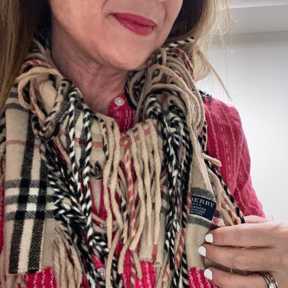 Burberry Happy scarf, double fringe and cashmere, British elegance and luxury - Picture 12 of 12